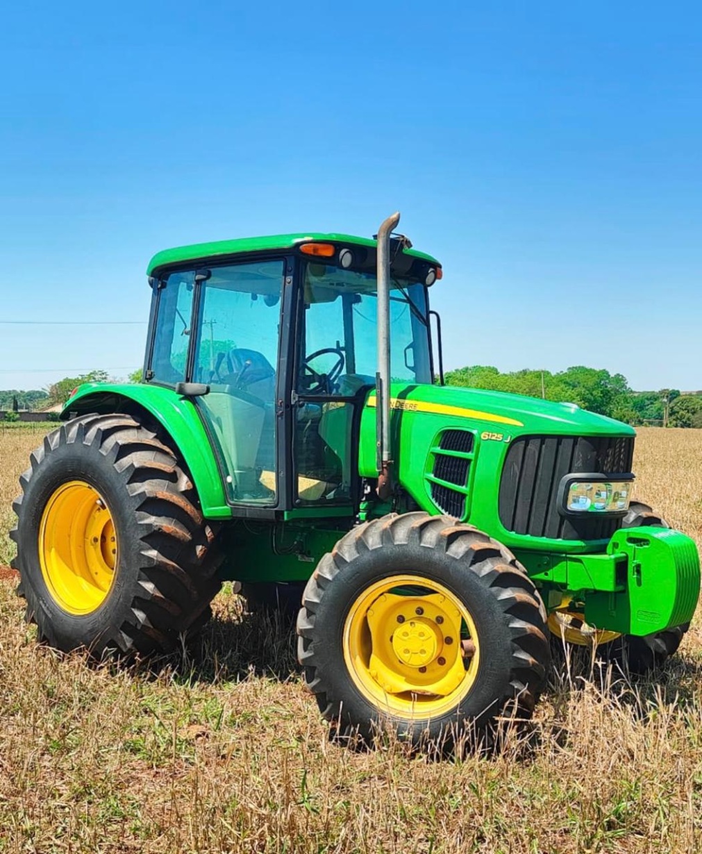 Trator John Deere 6125 J ano 2022