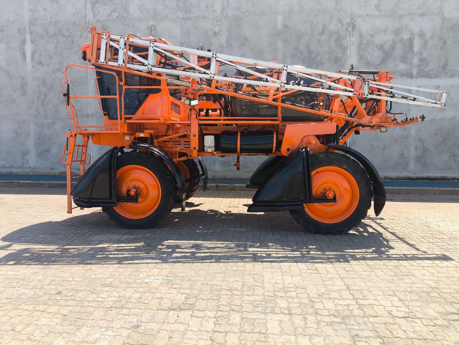Pulverizador Autopropelido Jacto Uniport 2000 Plus ano 2012