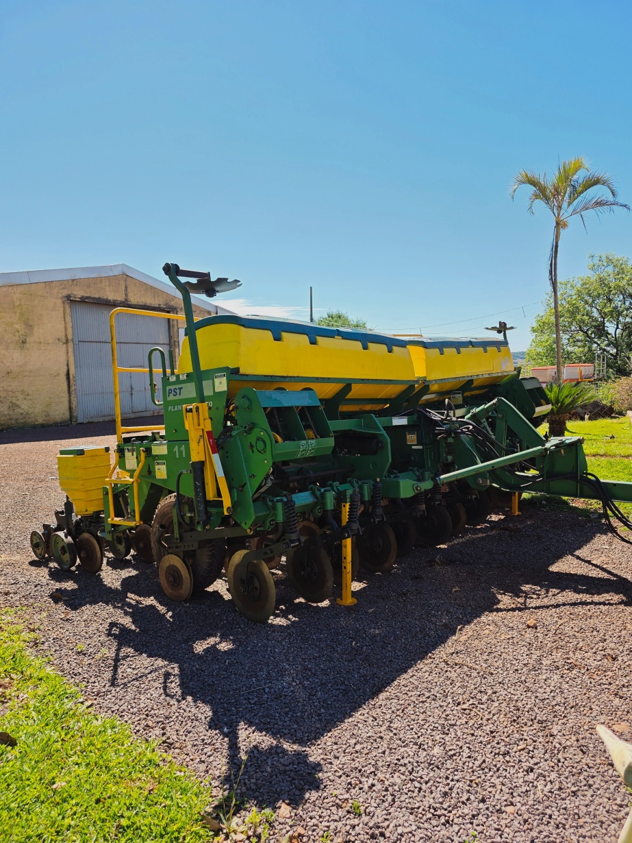 Plantadeira Tatu Marchesan PST DUO ano 2015