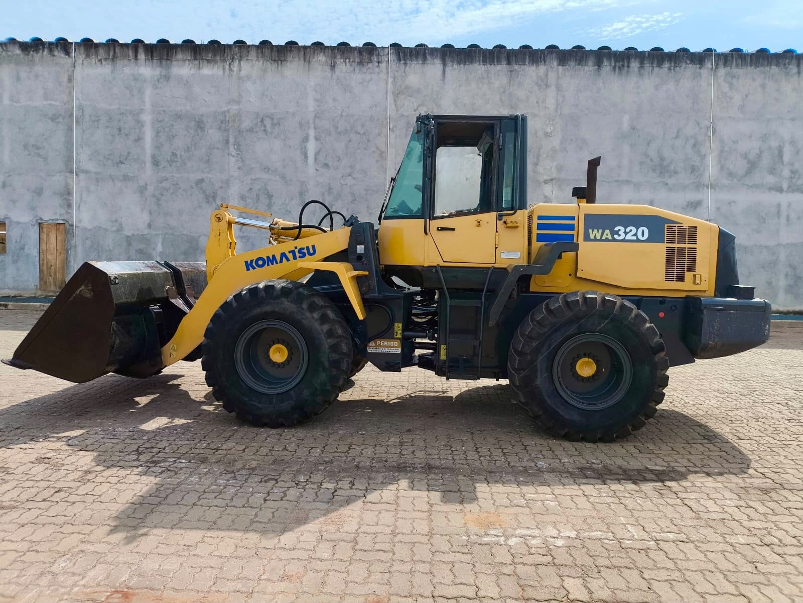 Pá Carregadeira Komatsu WA320 ano 2007
