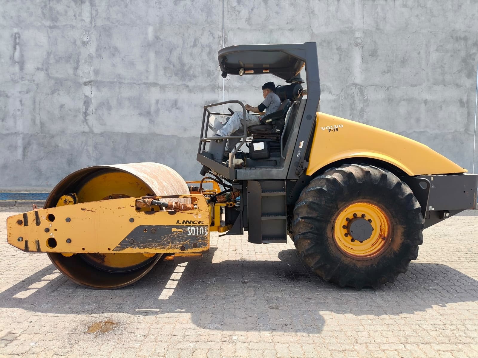Rolo Compactador Volvo SD105 ano 2014