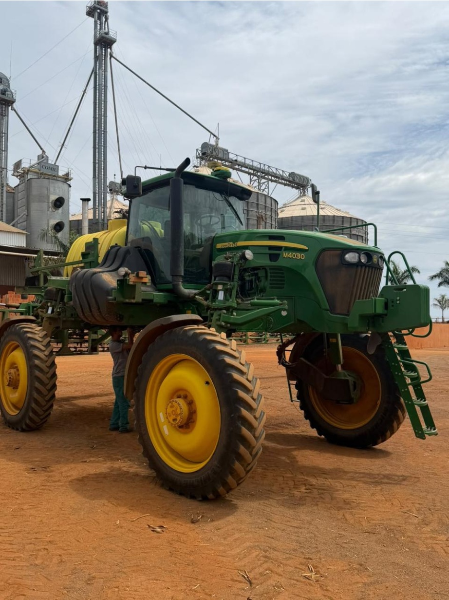 Pulverizador Autopropelido John Deere M4030 ano 2023