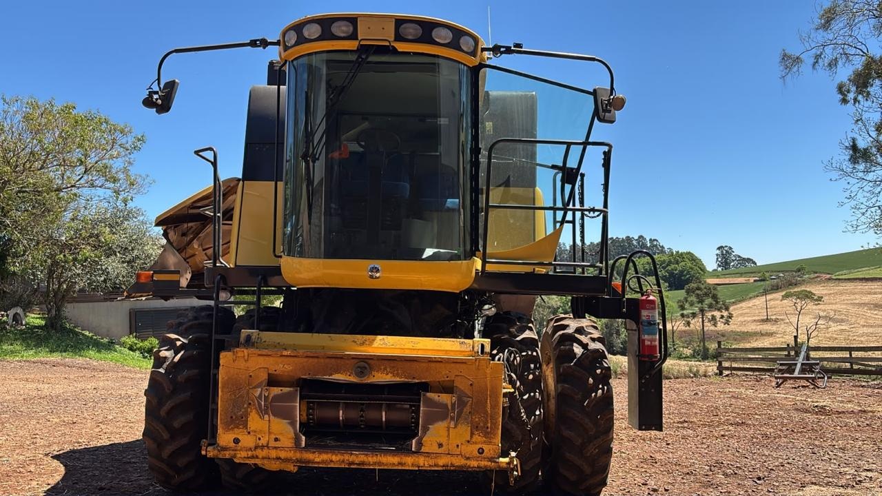 Colheitadeira New Holland CR 5080 ano 2013