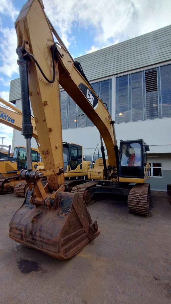 Escavadeira Caterpillar 320 ano 2007