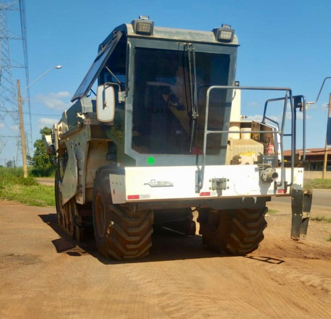 Pavimentadora de Concreto Wirtgen WR 2400 ano 2010