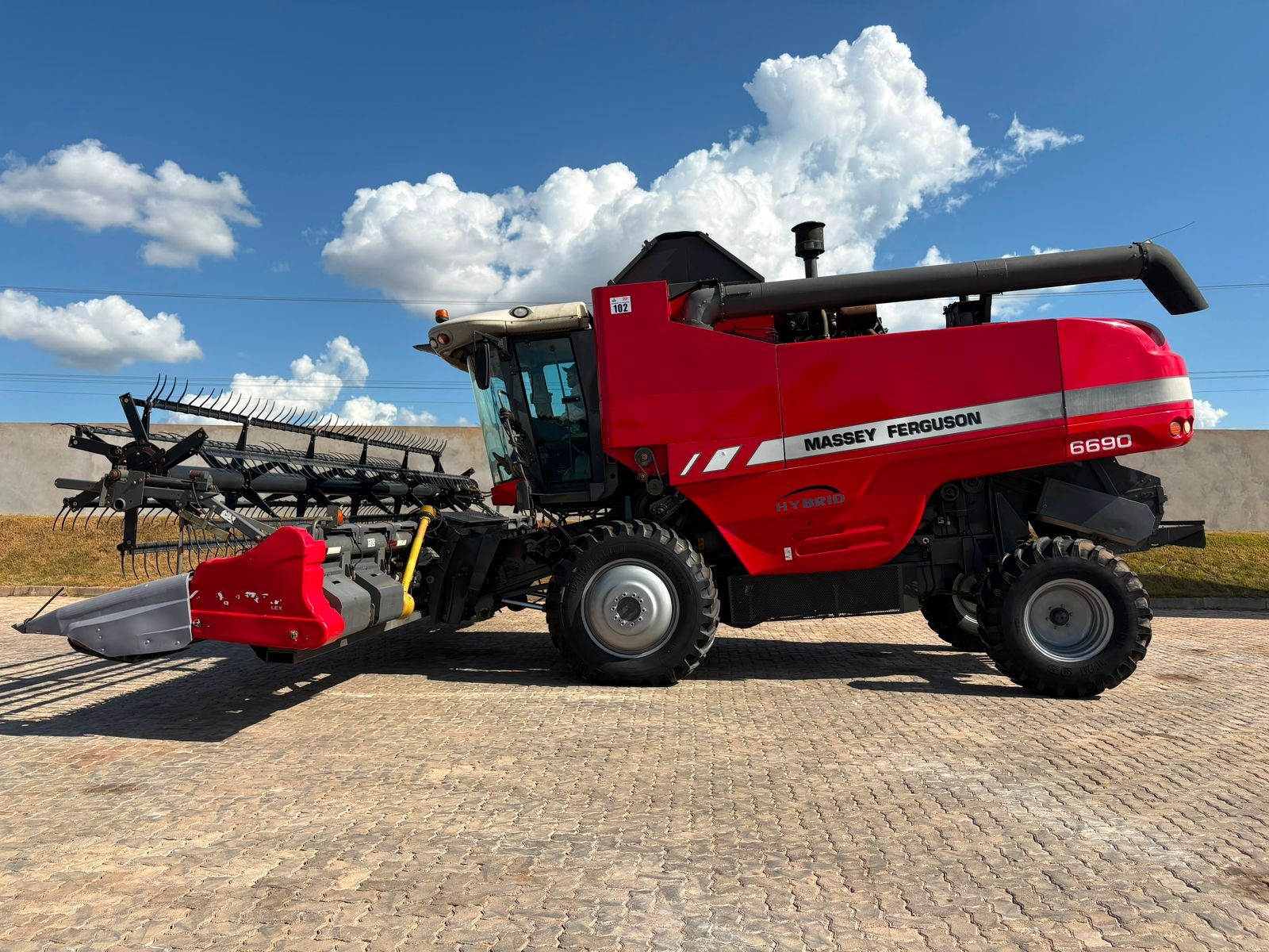 Colheitadeira Massey Ferguson MF 6690 HD ano 2014