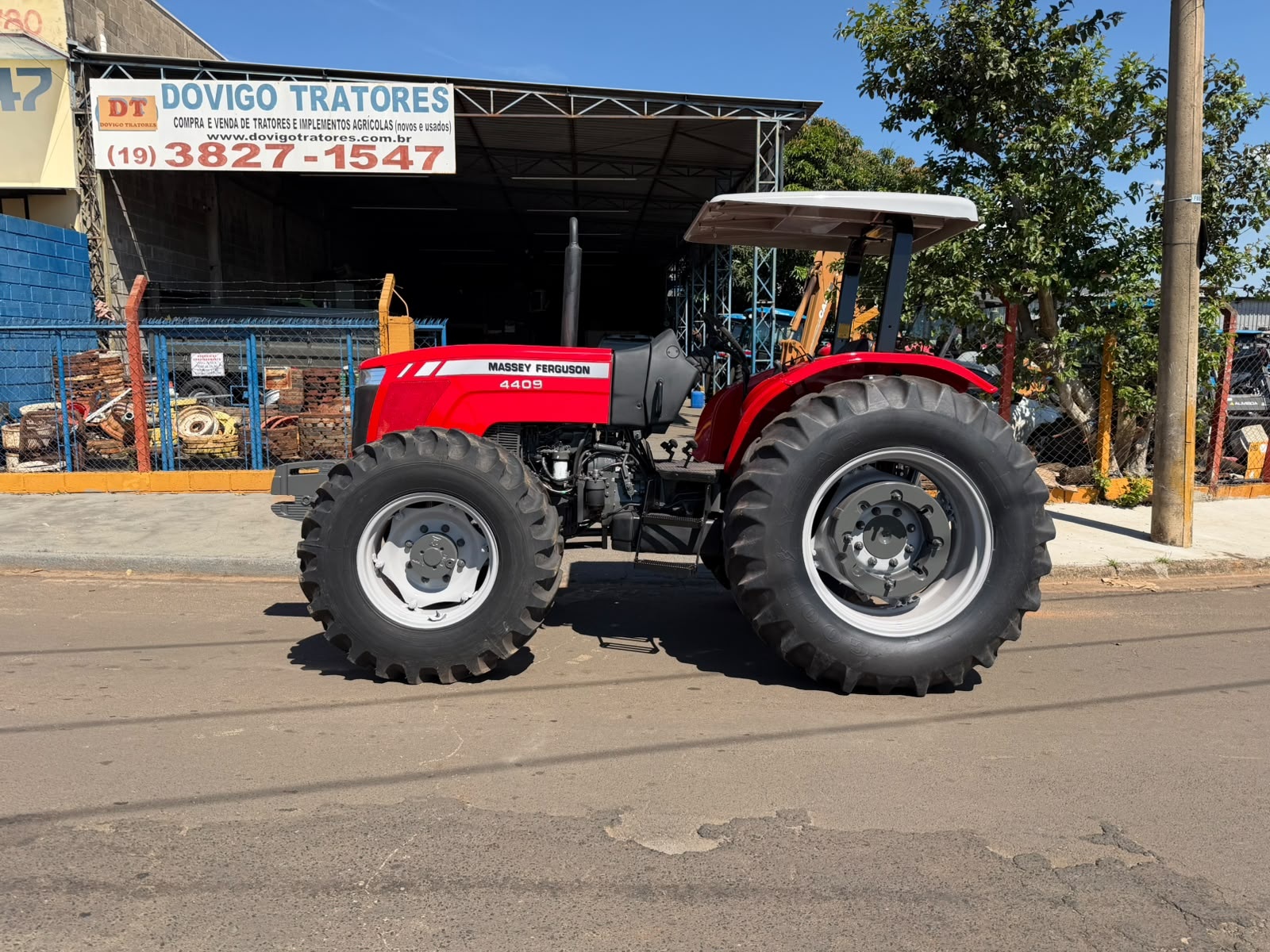 Trator Massey Ferguson MF 4409 ano 2022