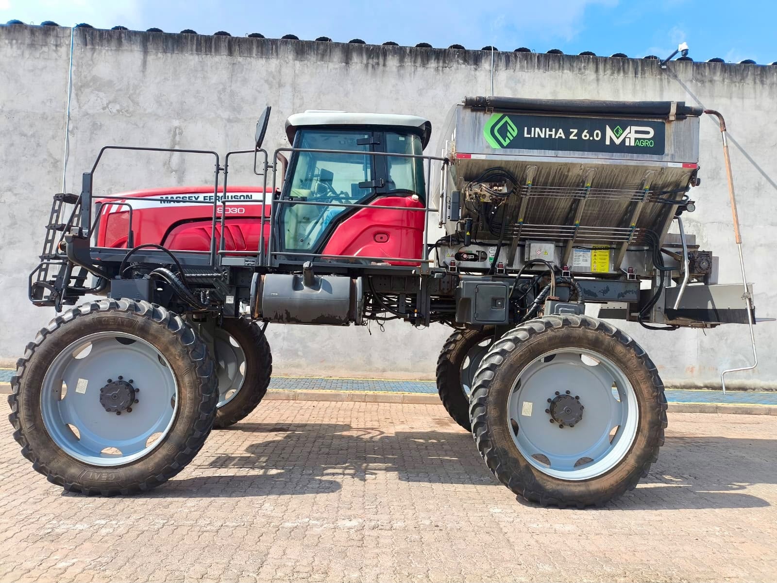 Pulverizador Autopropelido Massey Ferguson MF 9030 ano 2022