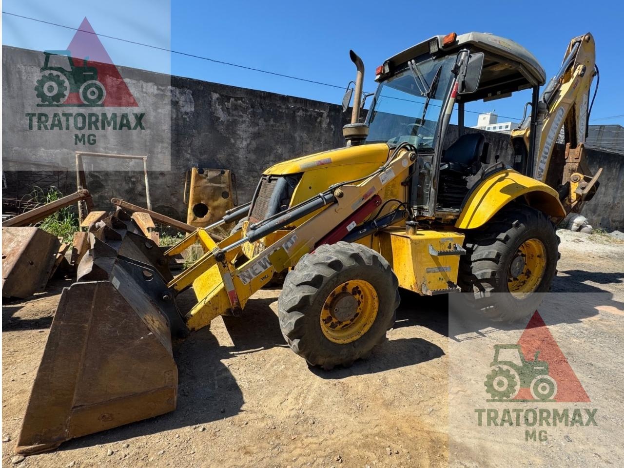 Retroescavadeira New Holland B90B ano 2012