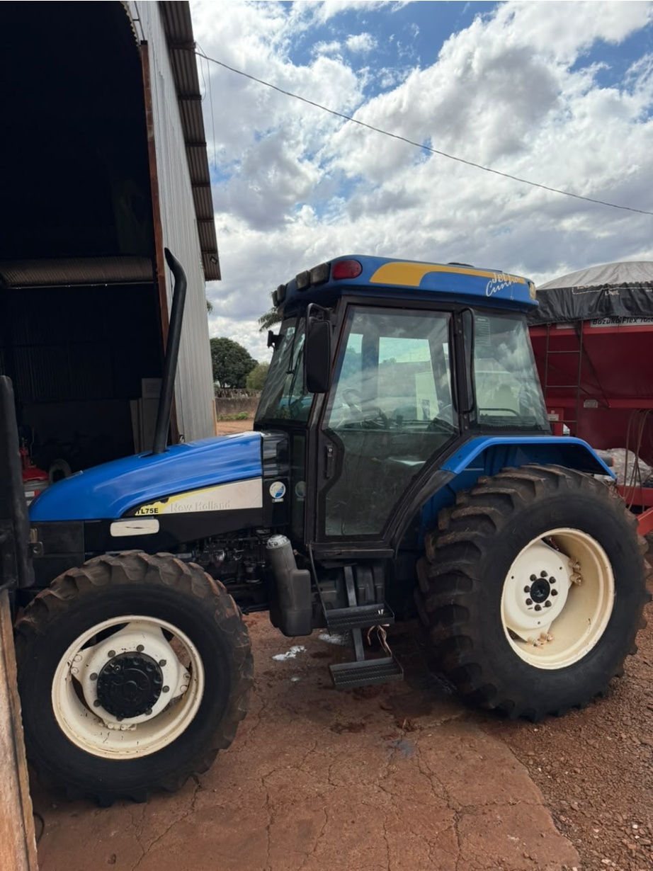 Trator New Holland TL 75 ano 2010