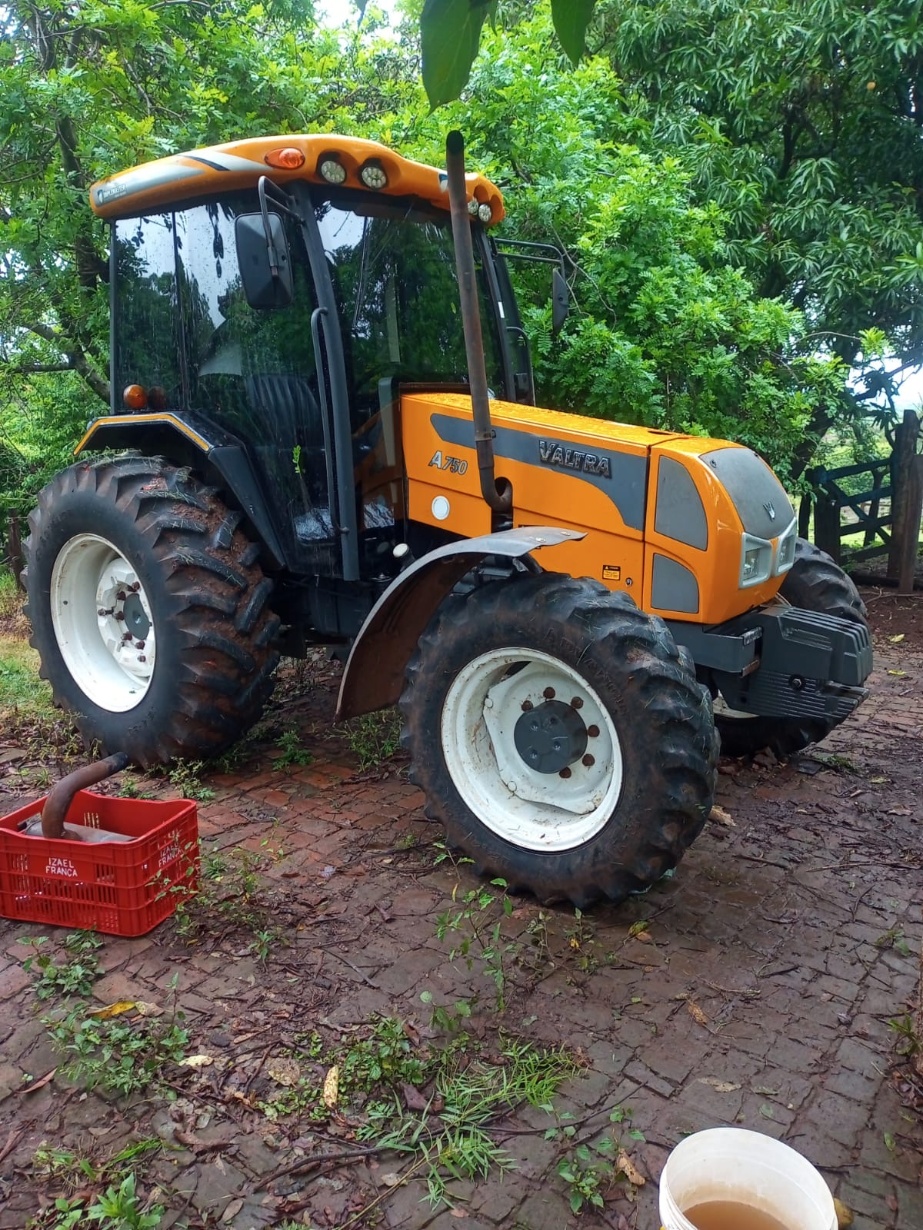 Trator Valtra A 750  ano 2014