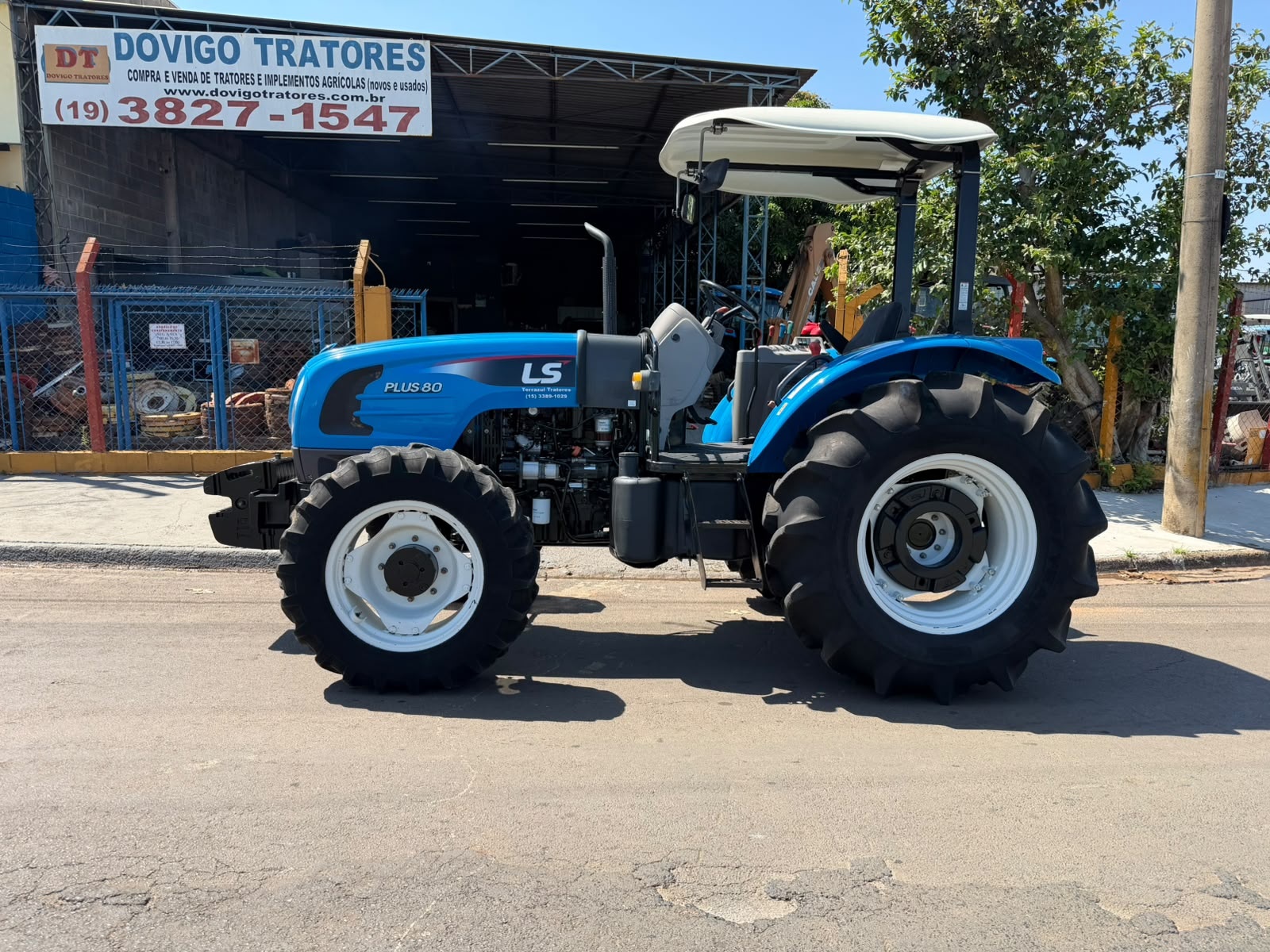 Trator LS Tractor Plus 80 plataformado ano 2021