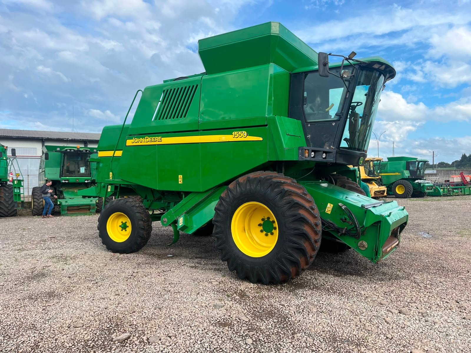 Colheitadeira John Deere 1550 ano 2002