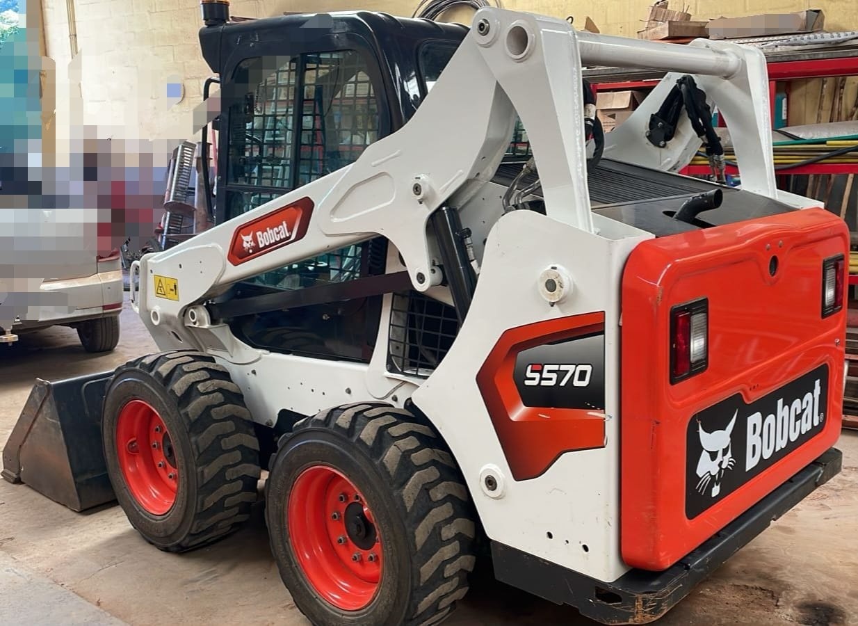 Mini Carregadeira Bobcat S570 ano 2023