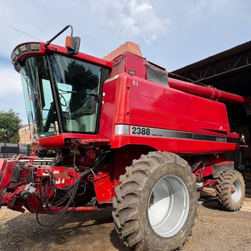 Colheitadeira Case Axial-Flow 2388 ano 2003
