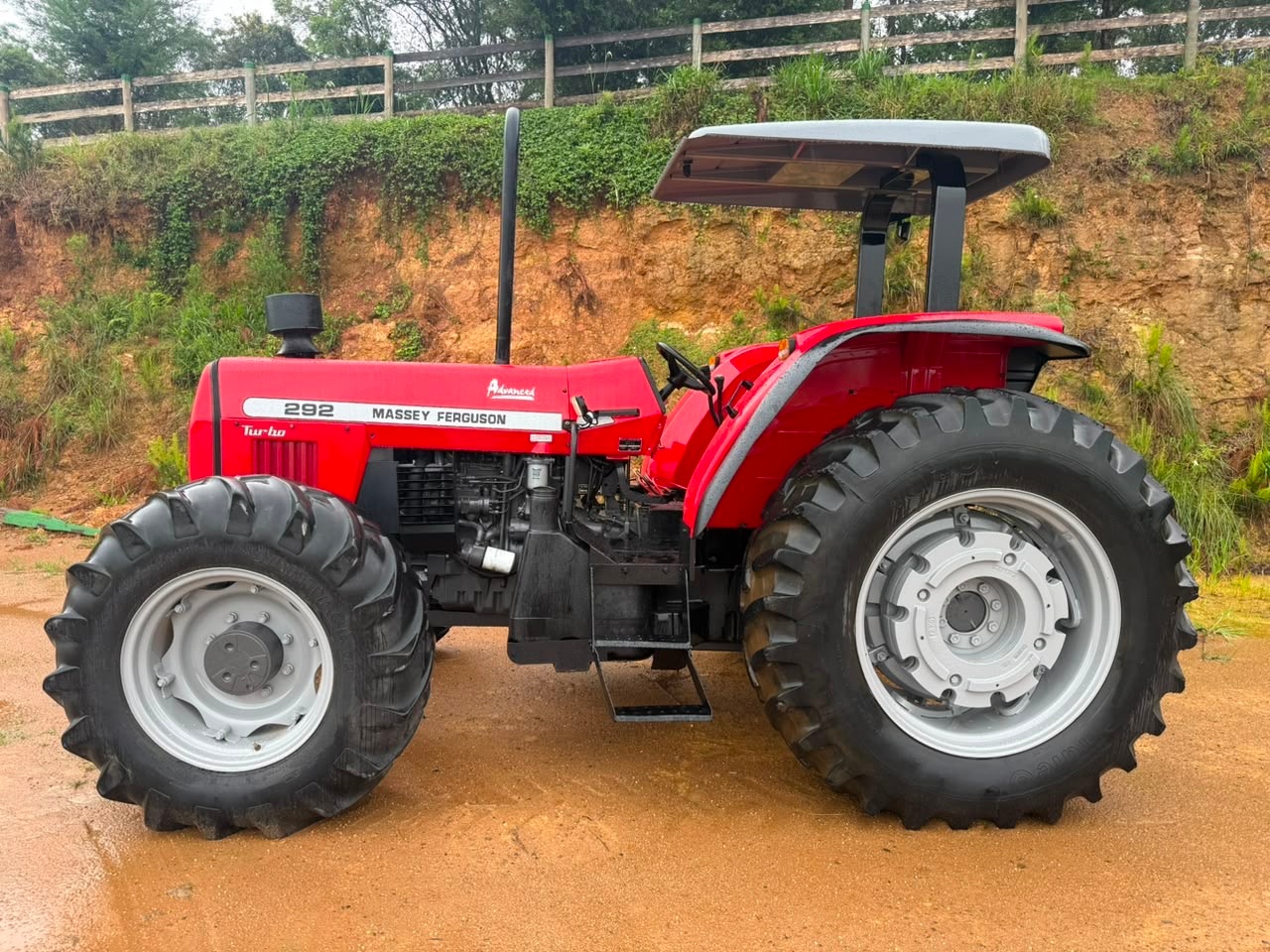 Trator Massey Ferguson MF 292 ano 2009
