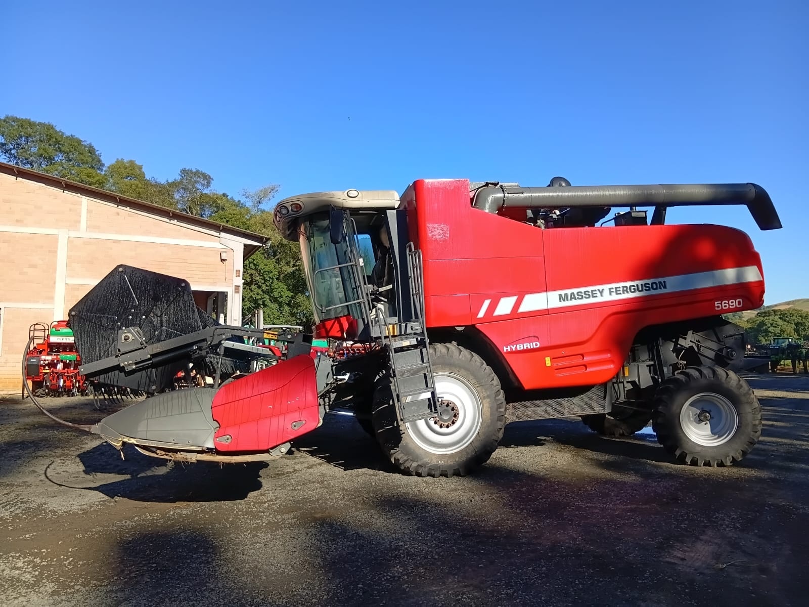 Colheitadeira Massey Ferguson 5690 Híbrida ano 2019