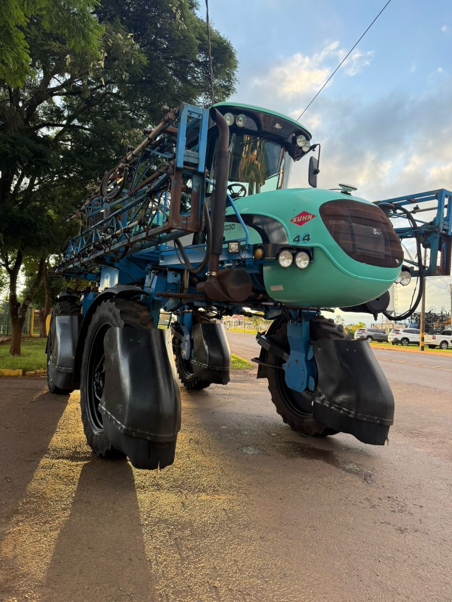 Pulverizador Autopropelido Kuhn Parruda Stronger 3000 ano 2015