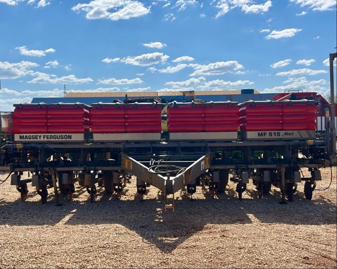 Plantadeira Massey Ferguson MF 515 ano 2015