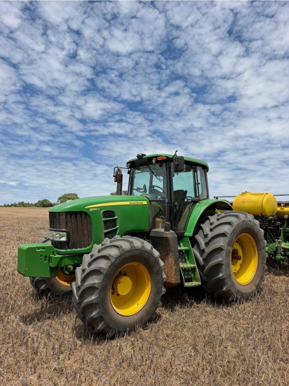 Trator John Deere 6190J ano 2018