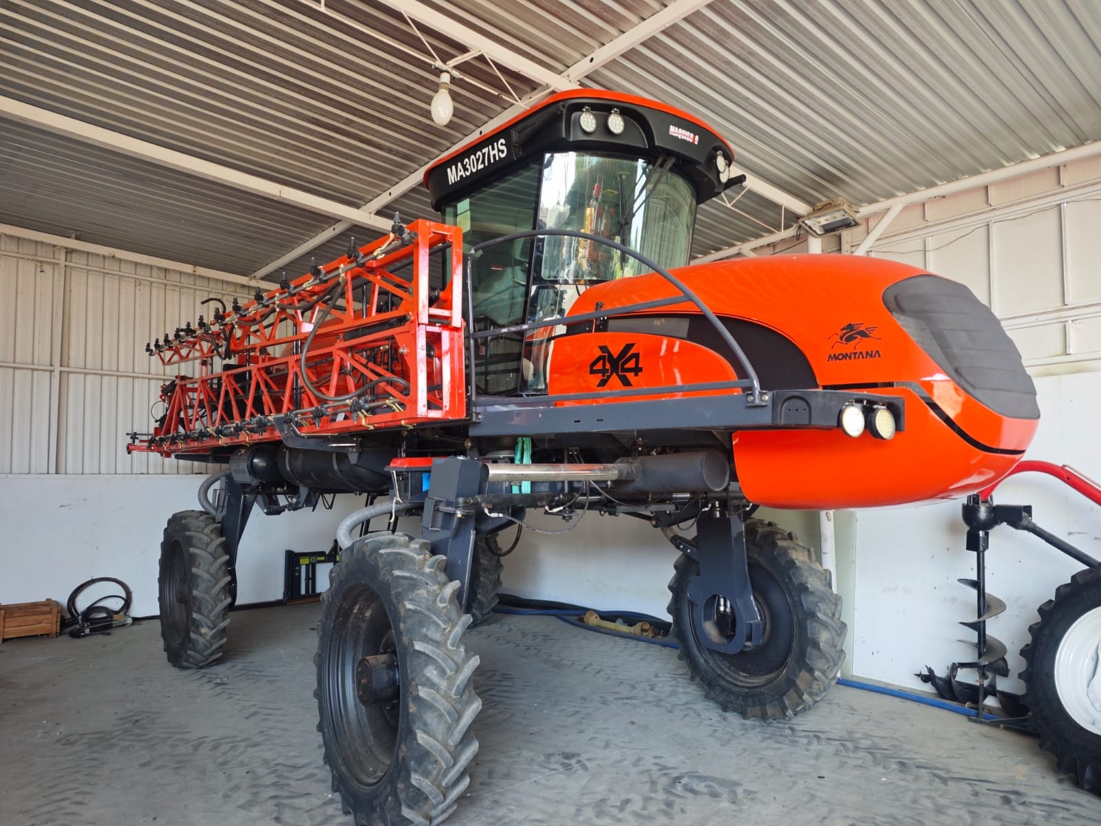 Pulverizador Autopropelido Montana Parruda 3027 ano 2007