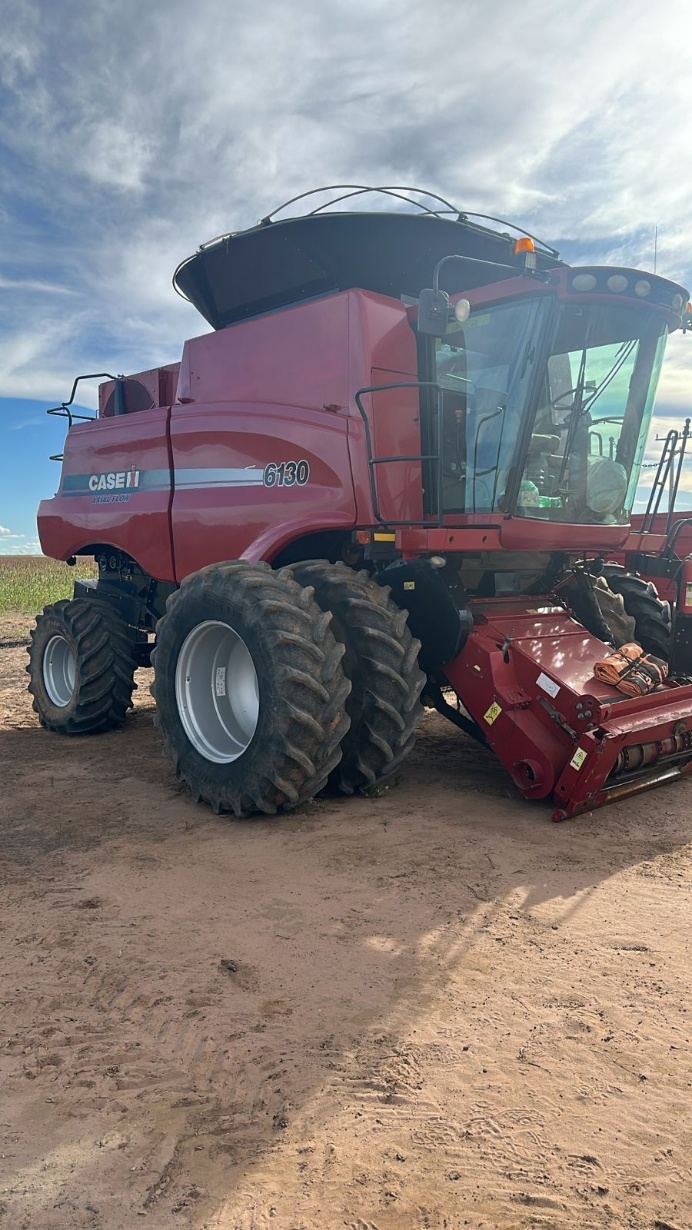 Colheitadeira Case Axial – Flow 6130 ano 2017
