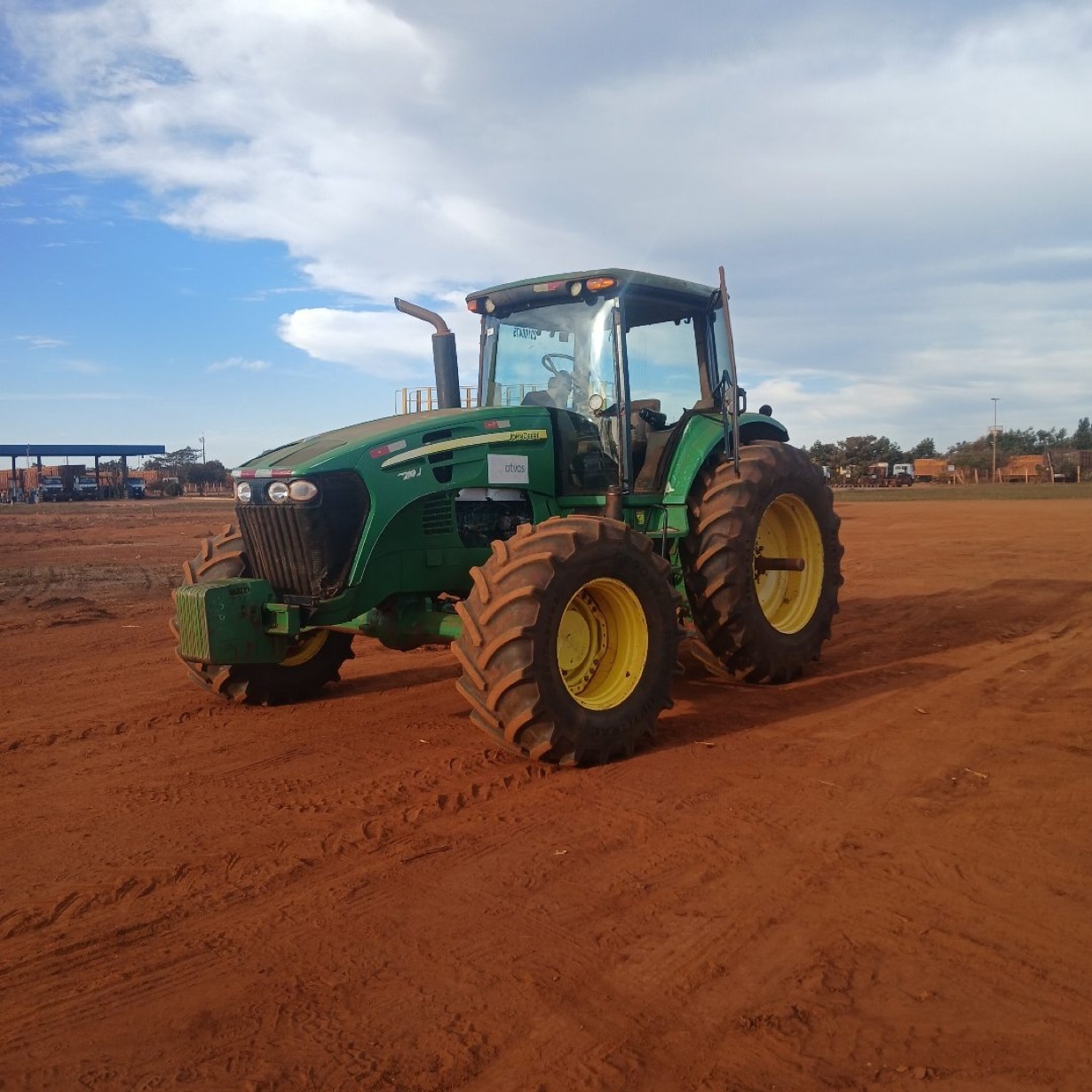 Trator John Deere 7210J ano 2015