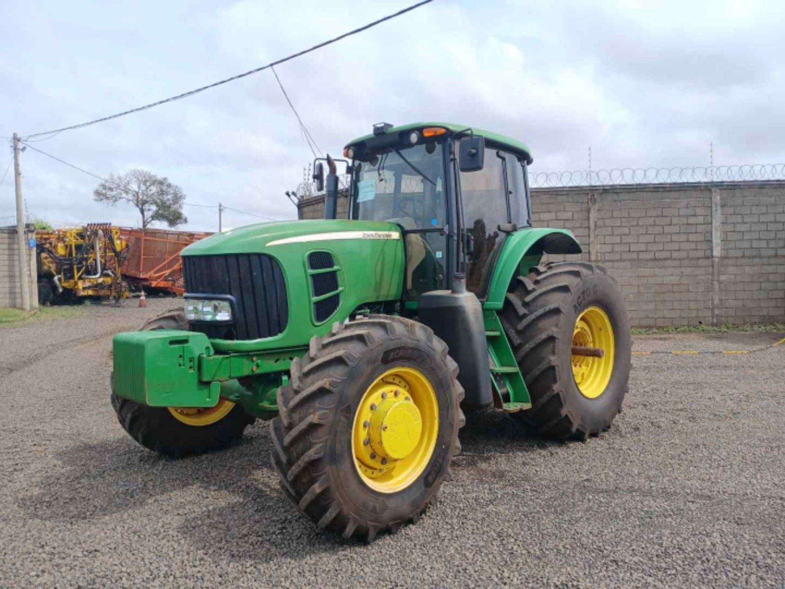 Trator John Deere 6190J ano 2019