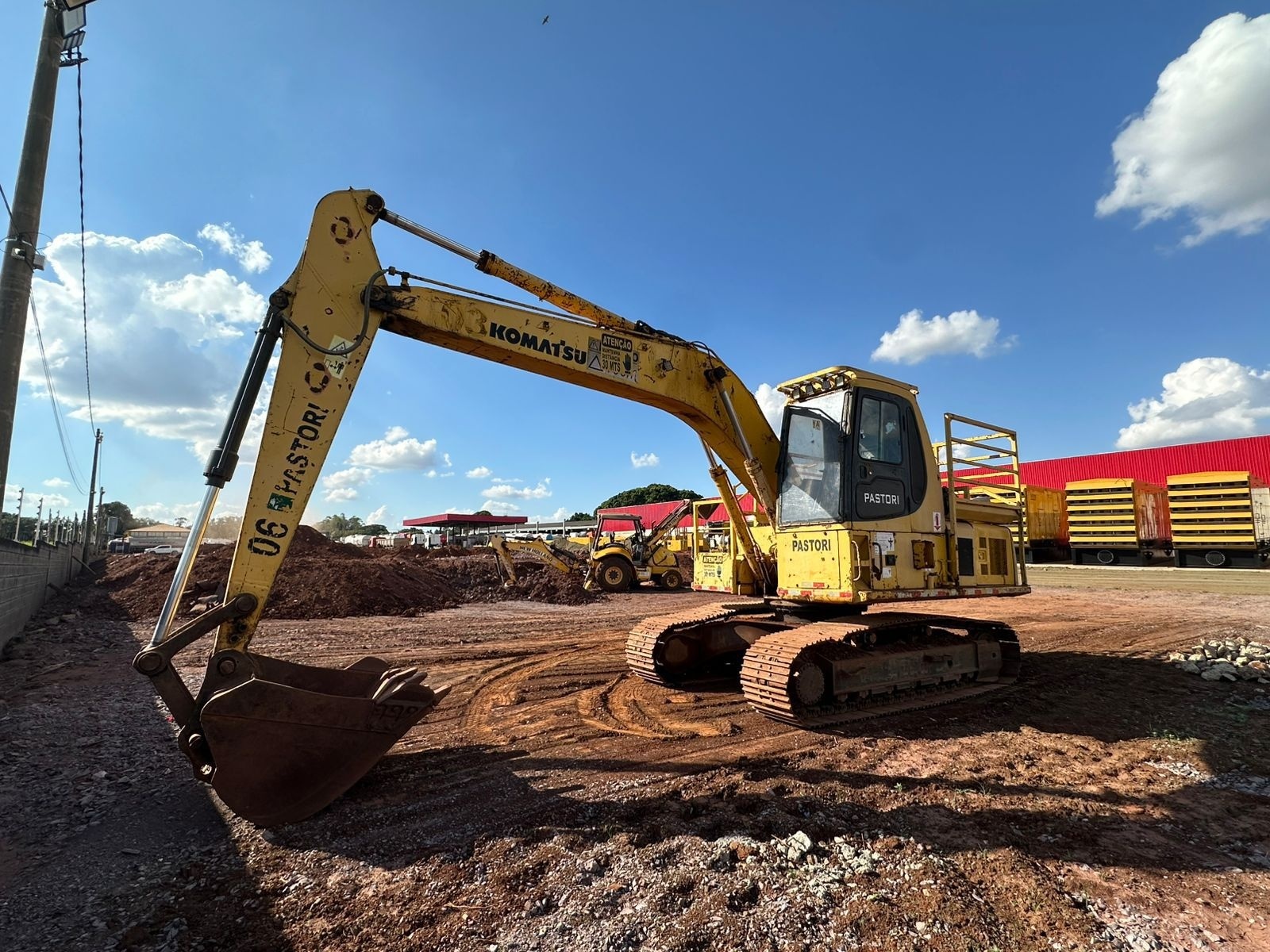 Escavadeira Komatsu PC200-8 ano 2009