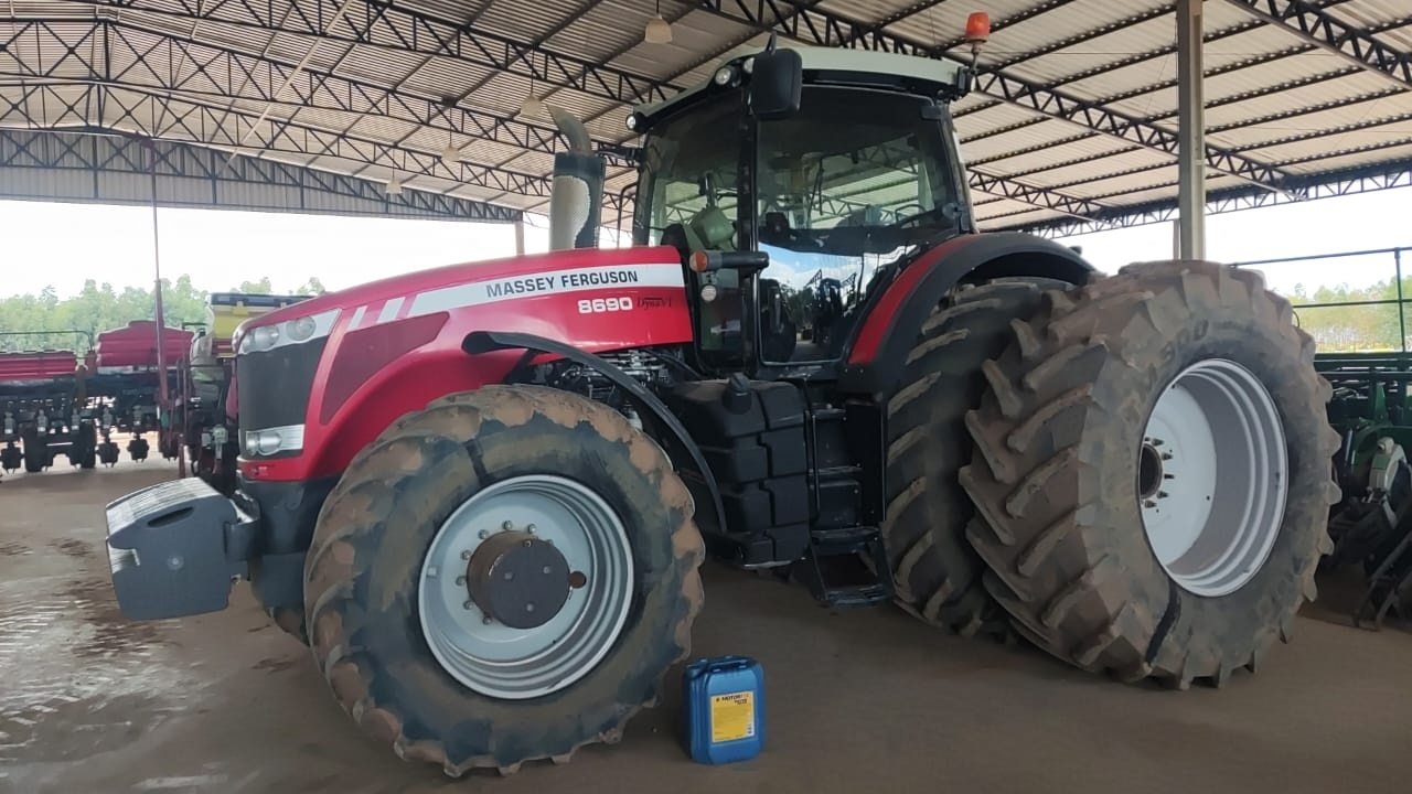 Trator Massey Ferguson 8690 ano 2012
