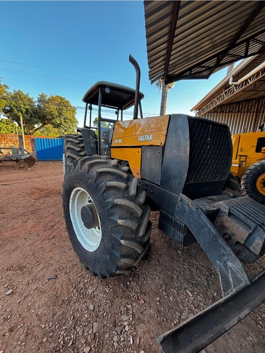 Trator Valtra BH 180 ano 2004