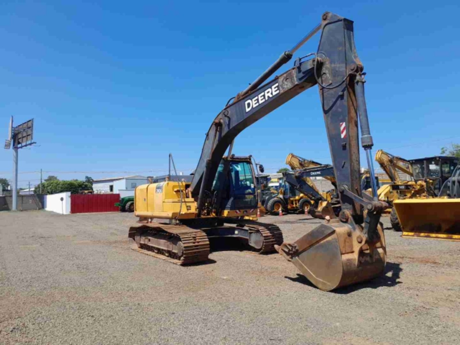 Escavadeira com Garras John Deere 210G LC ano 2021