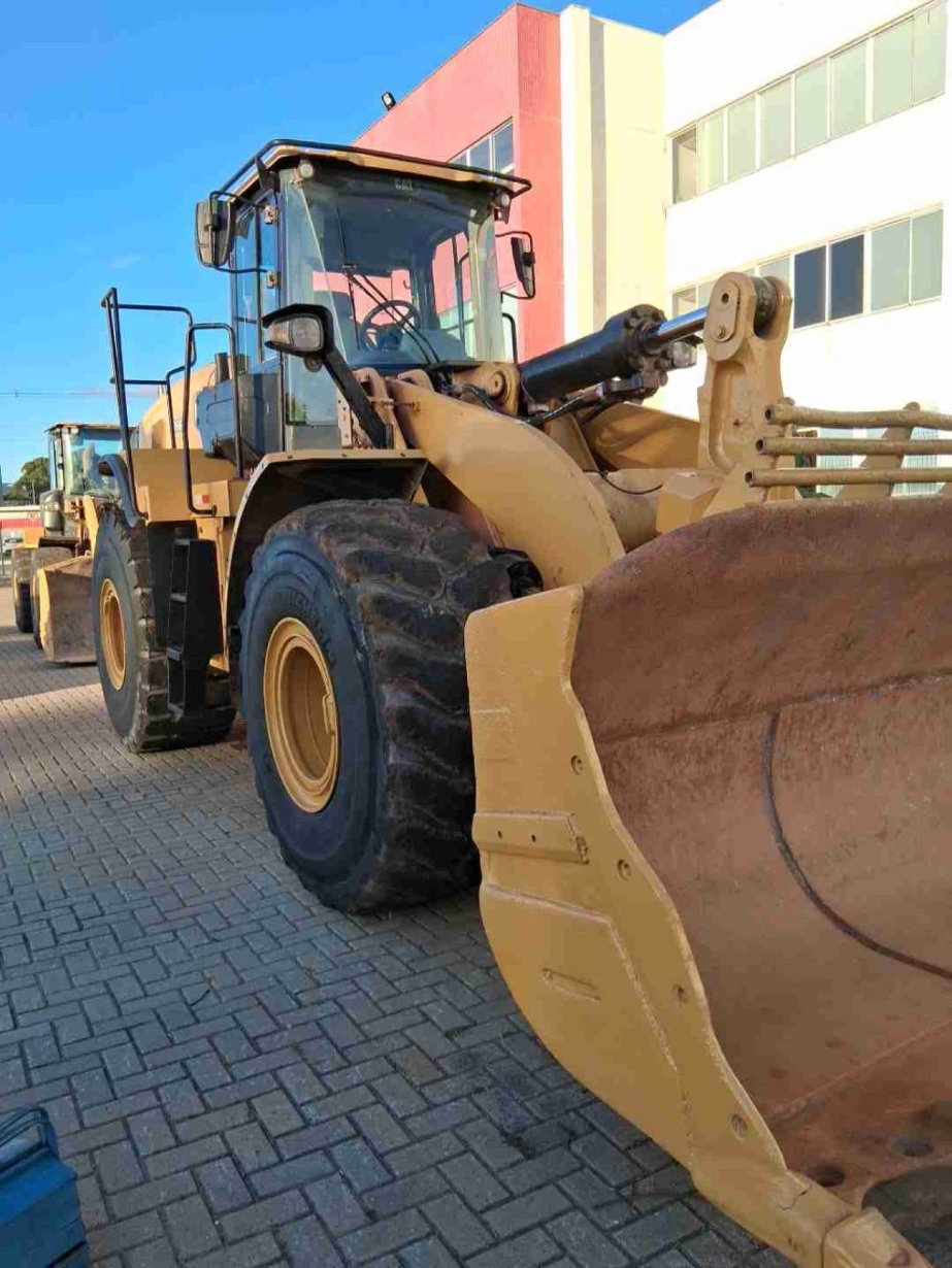 Pá Carregadeira Caterpillar 966L ano 2022