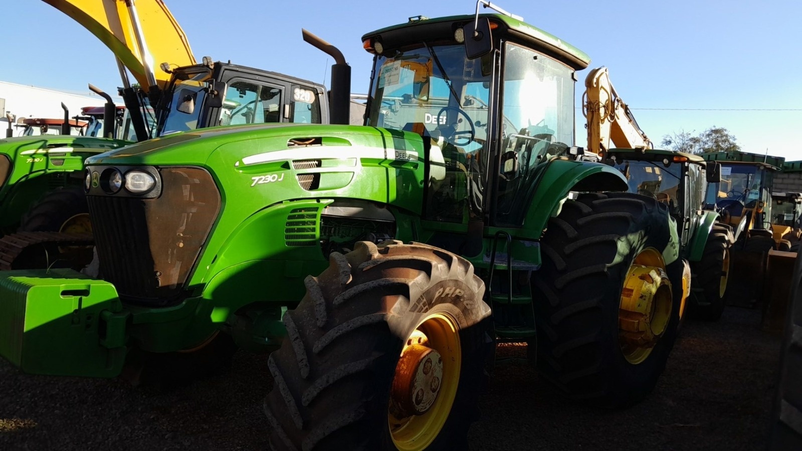 Trator John Deere 7230J ano 2021