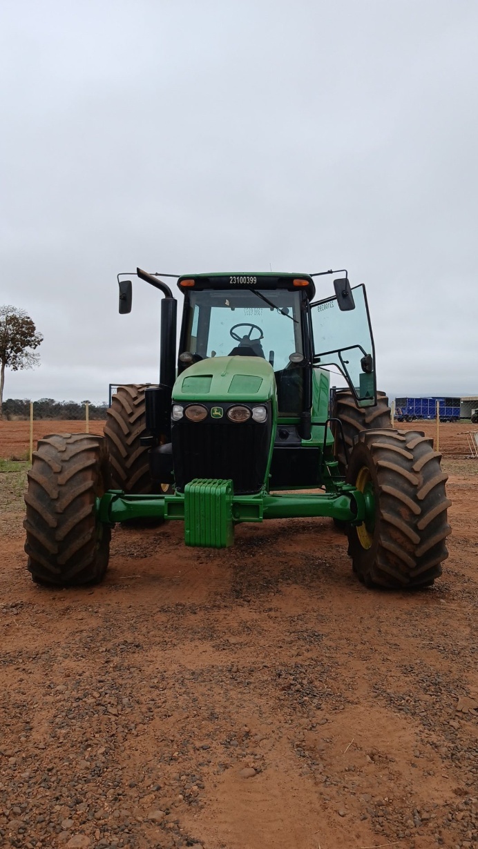 Trator John Deere 7210J ano 2015