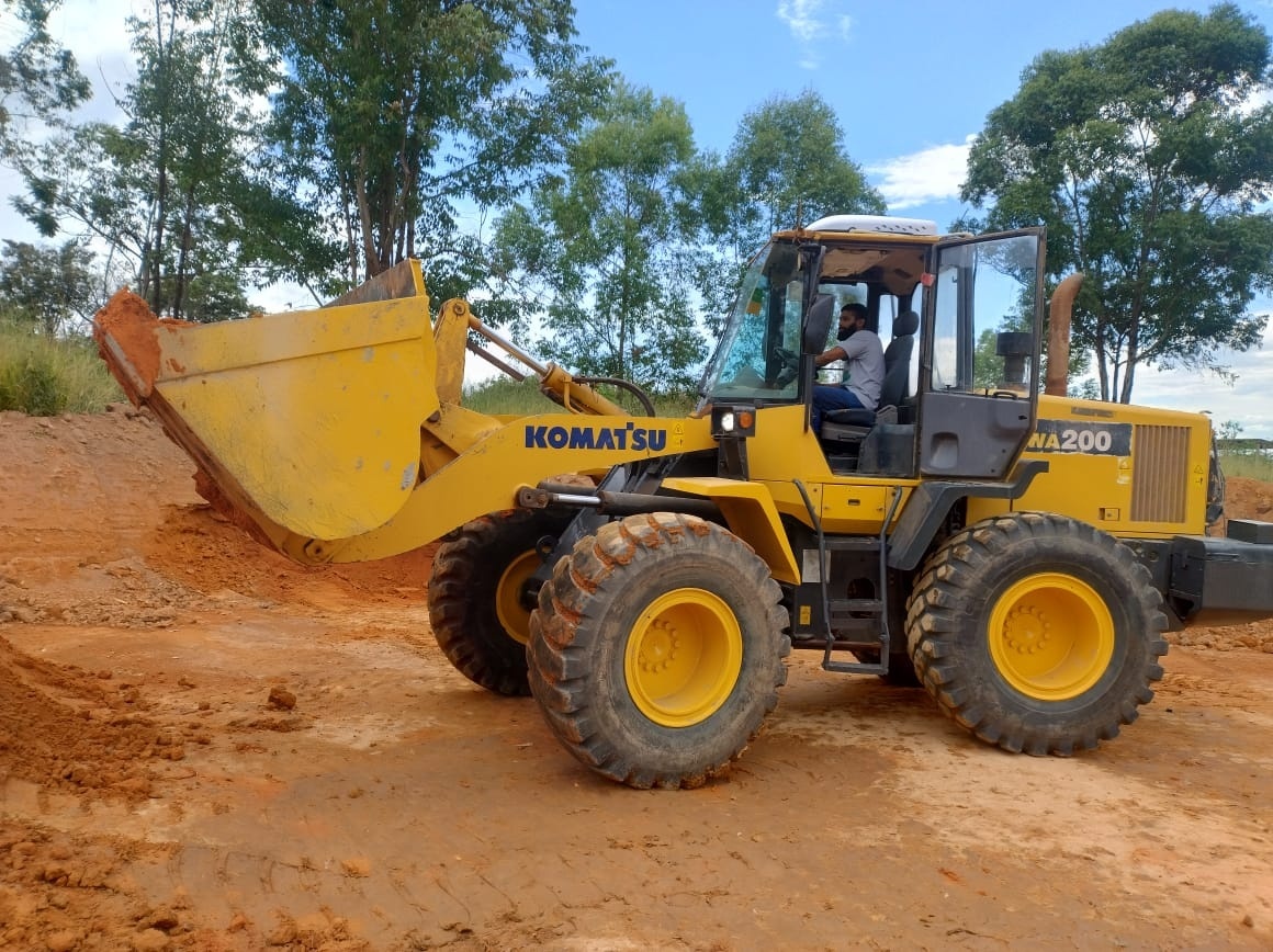 Pá Carregadeira Komatsu WA 200 ano 2020